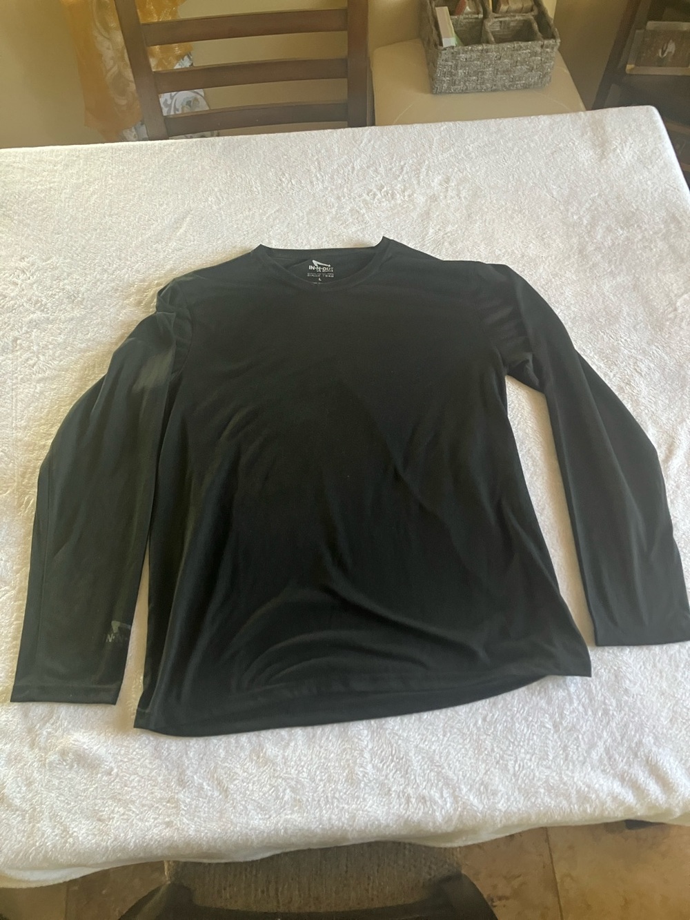 Men's Black Long-Sleeve Athletic Crew Shirt